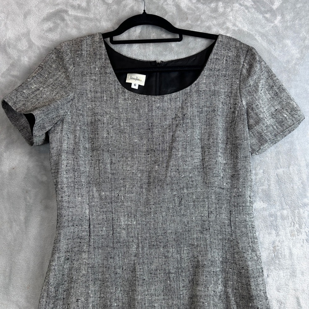 Neiman Marcus Grey Tweed Sheath Dress Metallic Short Sleeve Side Slit Size 6 - Picture 2 of 11